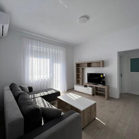 Apartment In Peja City Center Exterior foto